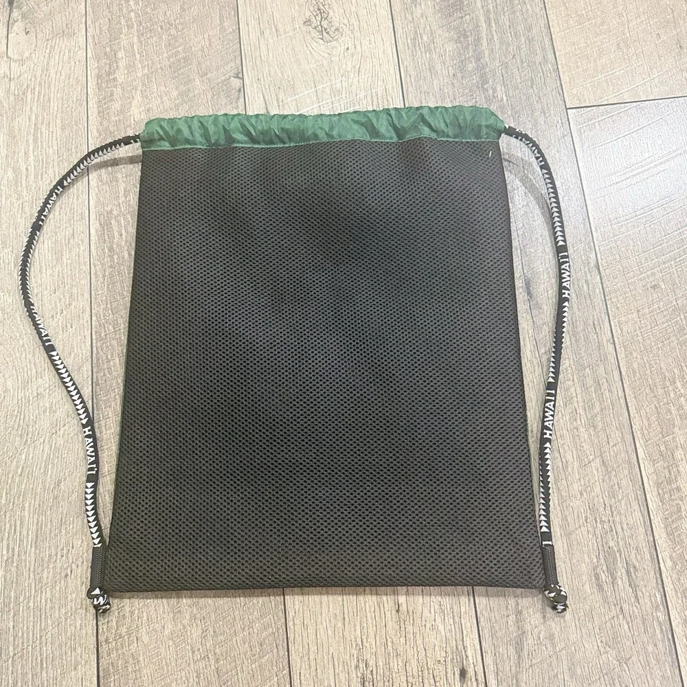 University of Hawaii Warriors Athletics Drawstring Backpack Bag Green Zip Pocket